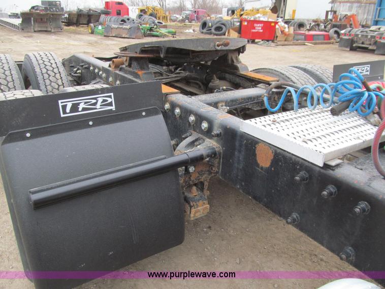 image for item K5529 1996 Peterbilt 377 semi truck