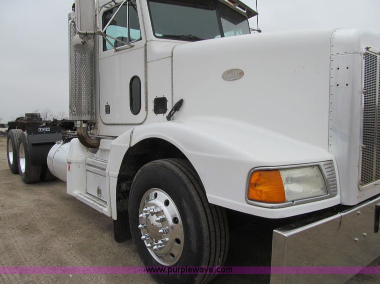 image for item K5529 1996 Peterbilt 377 semi truck
