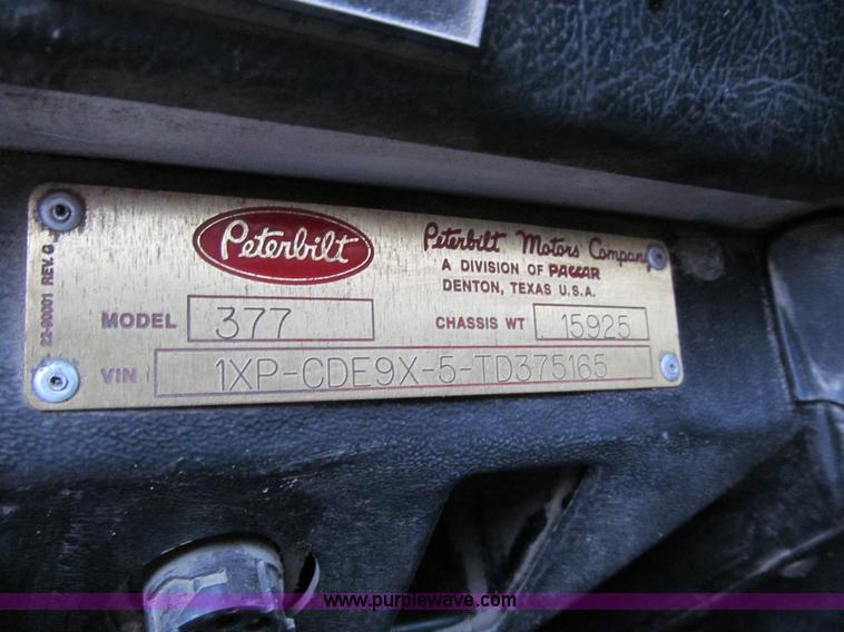 image for item K5529 1996 Peterbilt 377 semi truck