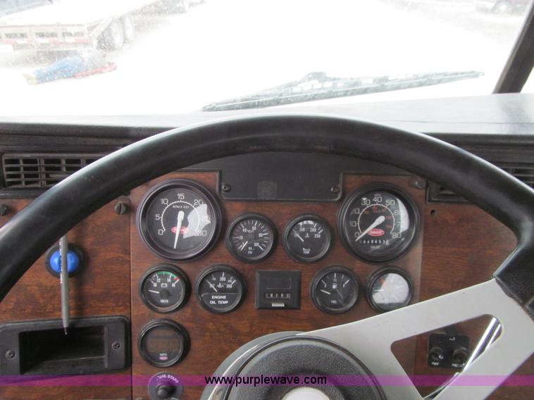 image for item K5529 1996 Peterbilt 377 semi truck