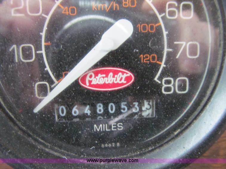 image for item K5529 1996 Peterbilt 377 semi truck