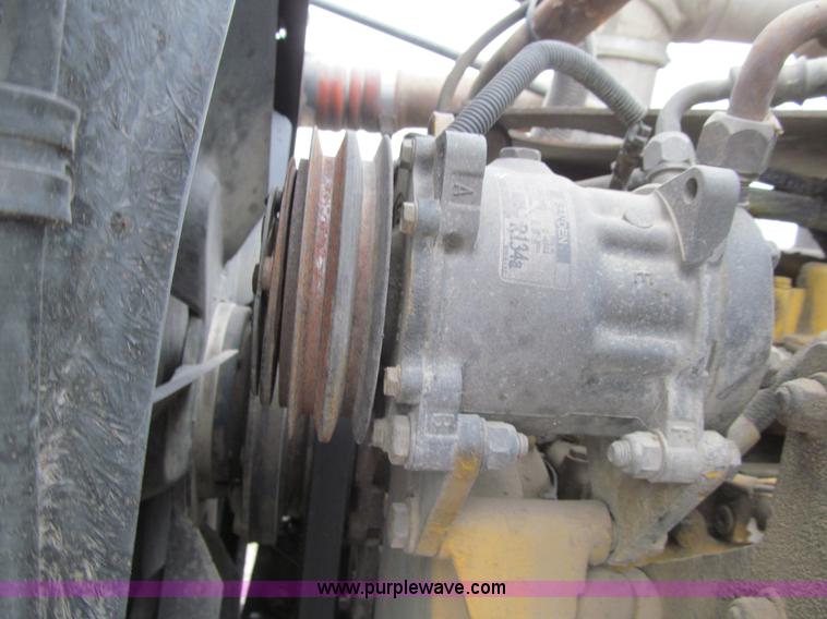 image for item K5529 1996 Peterbilt 377 semi truck