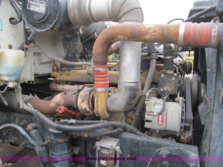 image for item K5529 1996 Peterbilt 377 semi truck