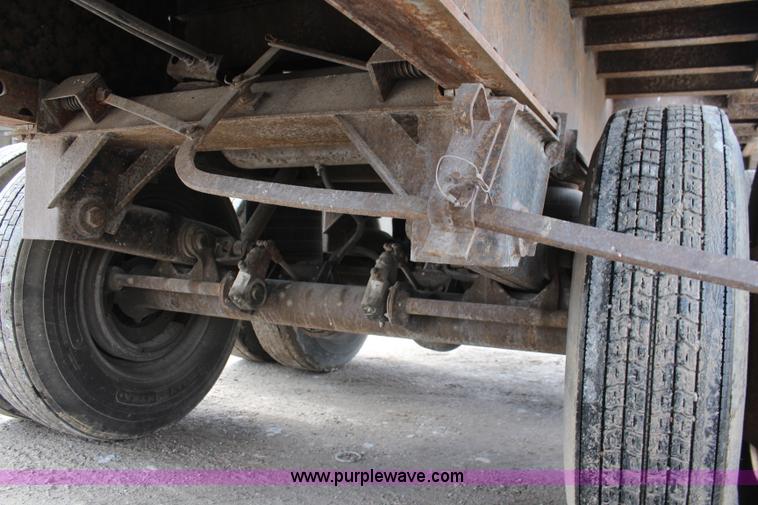 image for item K6828 1995 Trailmobile flatbed trailer