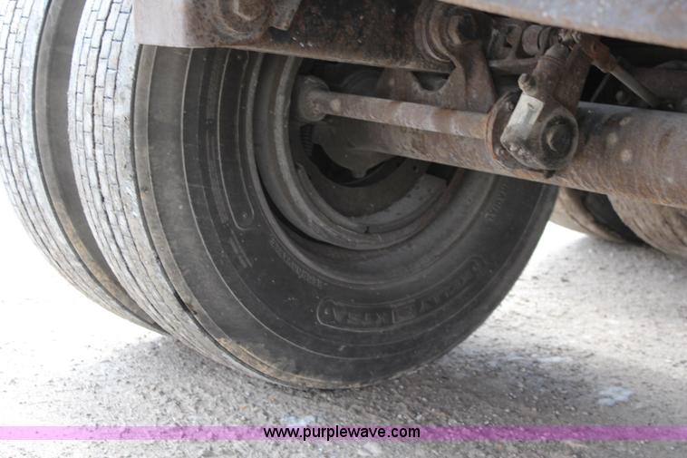 image for item K6828 1995 Trailmobile flatbed trailer