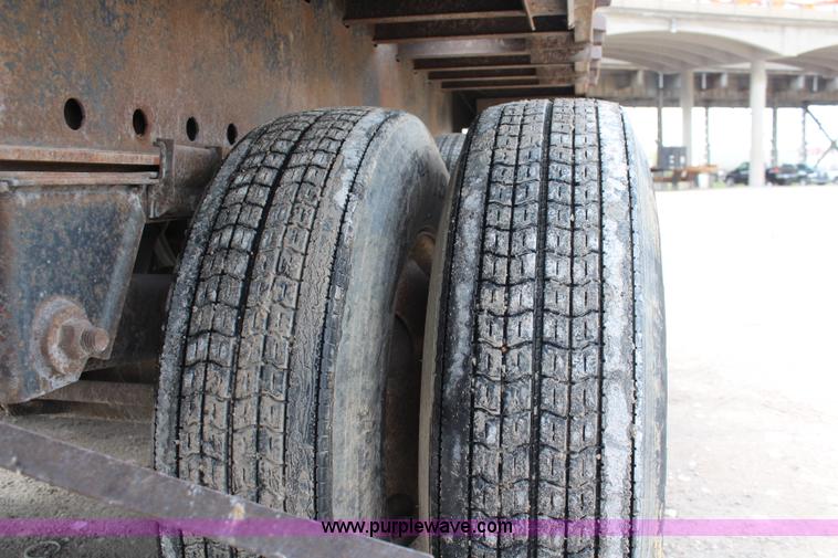 image for item K6828 1995 Trailmobile flatbed trailer