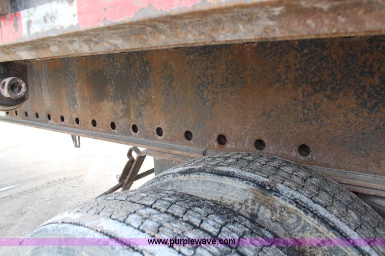 image for item K6828 1995 Trailmobile flatbed trailer