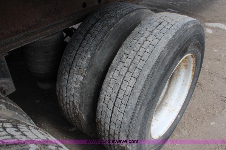 image for item K6828 1995 Trailmobile flatbed trailer