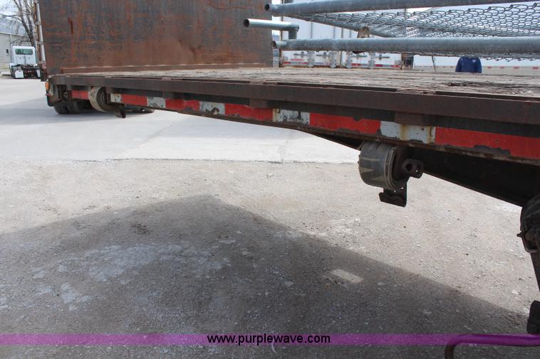 image for item K6828 1995 Trailmobile flatbed trailer