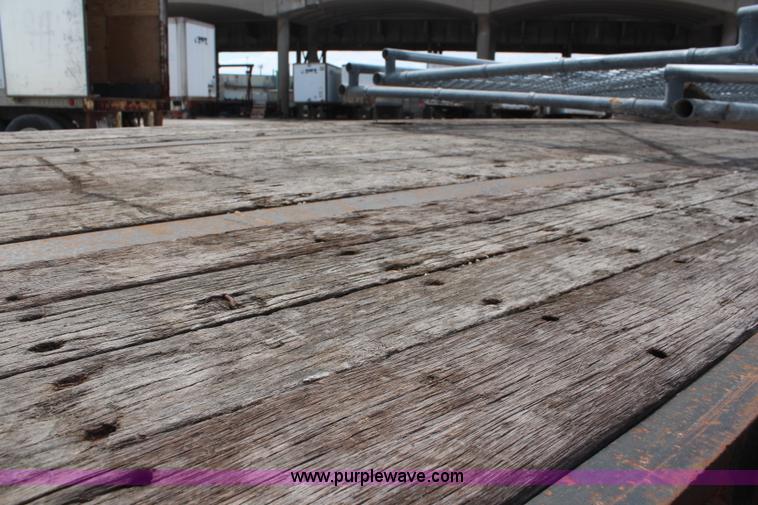 image for item K6828 1995 Trailmobile flatbed trailer