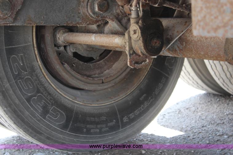 image for item K6830 2000 Wabash dry van trailer