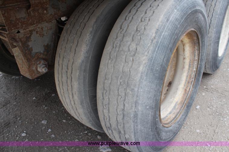 image for item K6830 2000 Wabash dry van trailer