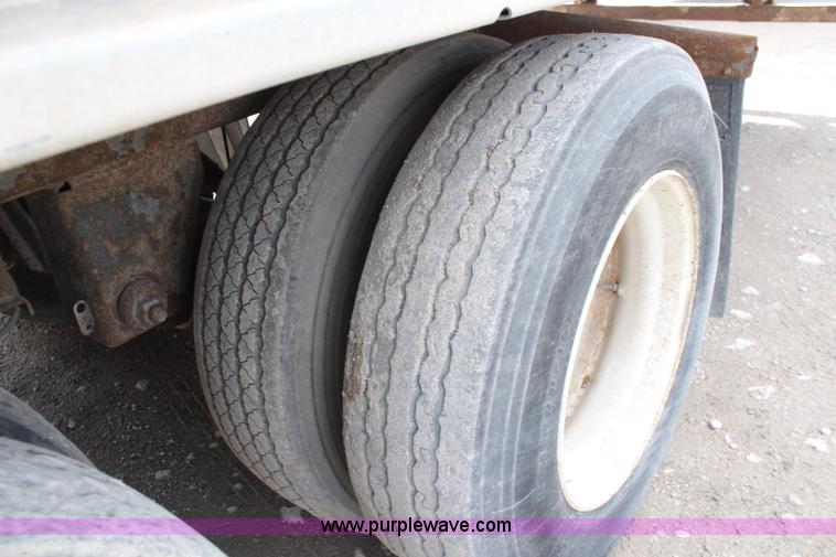 image for item K6830 2000 Wabash dry van trailer