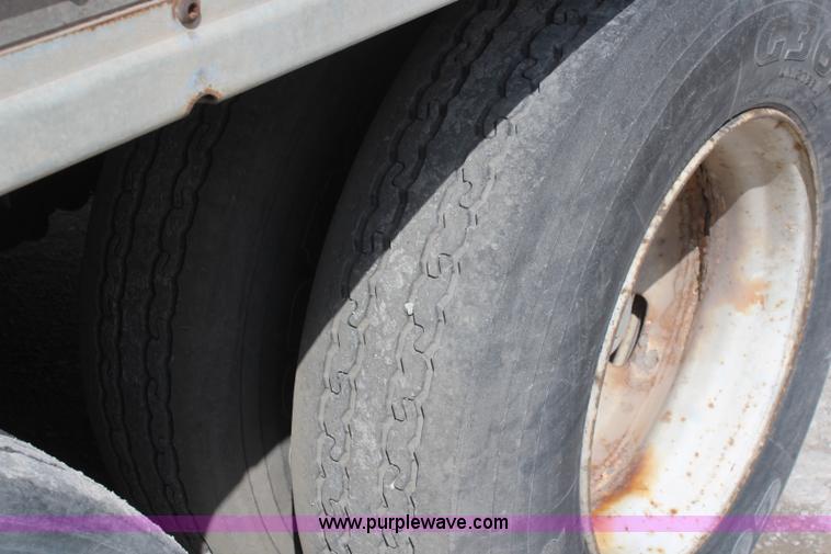 image for item K6830 2000 Wabash dry van trailer