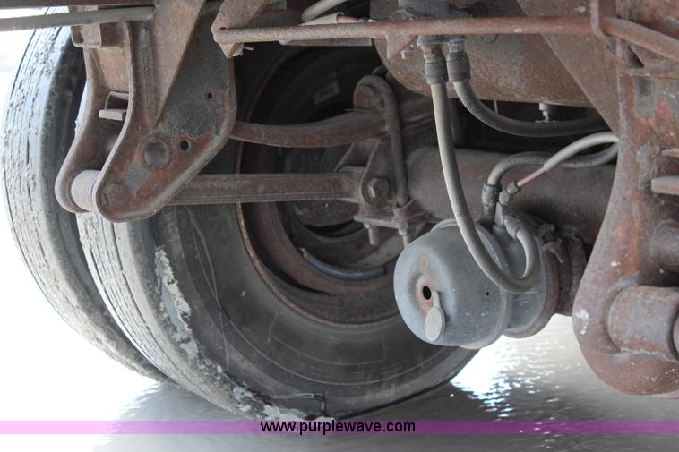 image for item K6831 1994 Monan dry van trailer