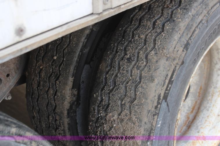 image for item K6831 1994 Monan dry van trailer