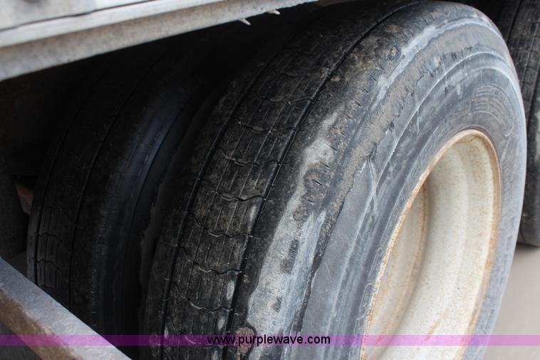 image for item K6831 1994 Monan dry van trailer