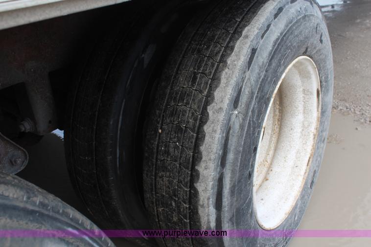 image for item K6831 1994 Monan dry van trailer