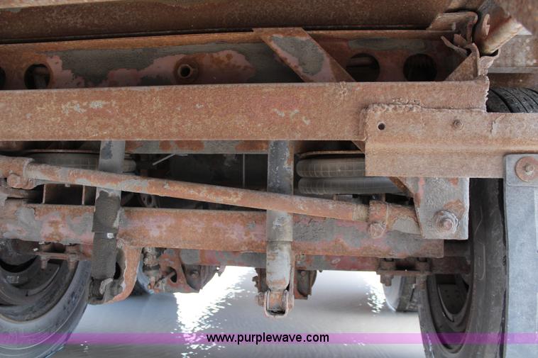 image for item K6831 1994 Monan dry van trailer