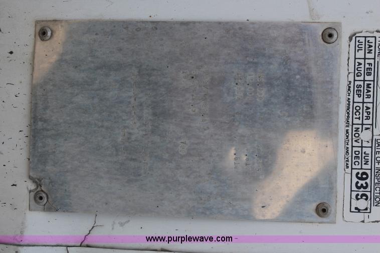 image for item K6831 1994 Monan dry van trailer