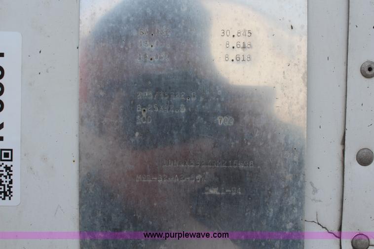 image for item K6831 1994 Monan dry van trailer