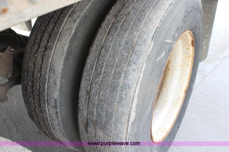 image for item K6832 1996 Trailmobile dry van trailer