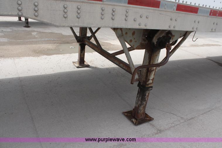 image for item K6833 1995 Trailmobile dry van trailer
