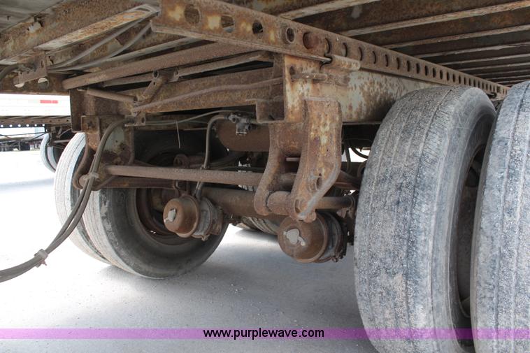 image for item K6833 1995 Trailmobile dry van trailer