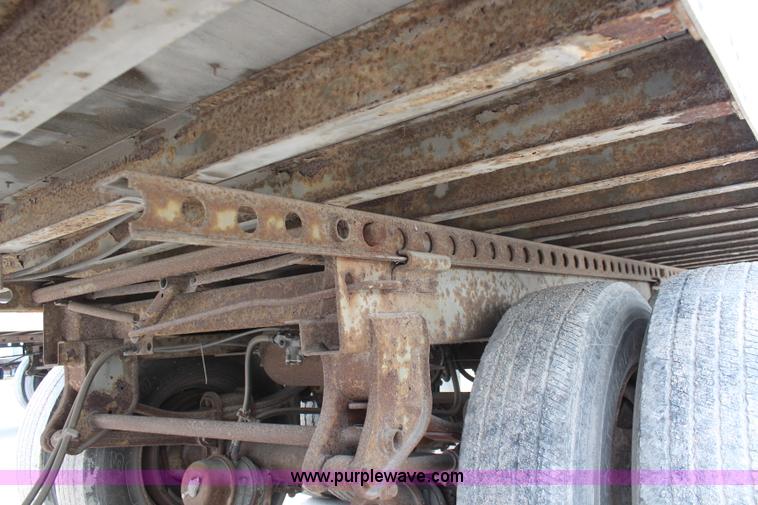 image for item K6833 1995 Trailmobile dry van trailer