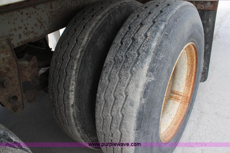 image for item K6833 1995 Trailmobile dry van trailer