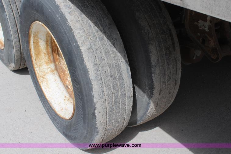 image for item K6833 1995 Trailmobile dry van trailer