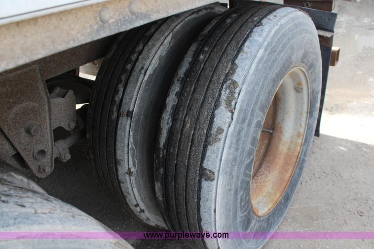 image for item K6834 1996 Trailmobile dry van trailer