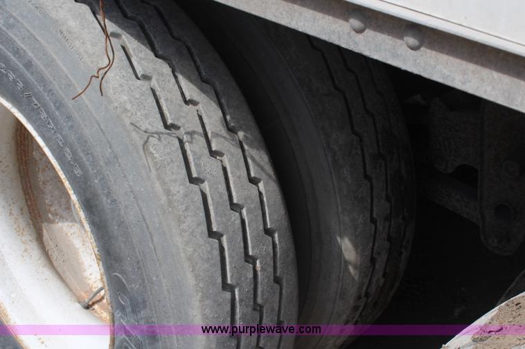 image for item K6834 1996 Trailmobile dry van trailer