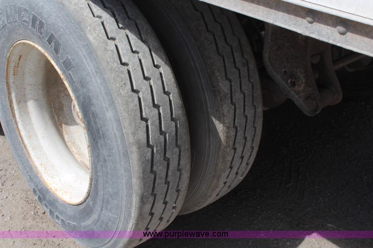 image for item K6834 1996 Trailmobile dry van trailer