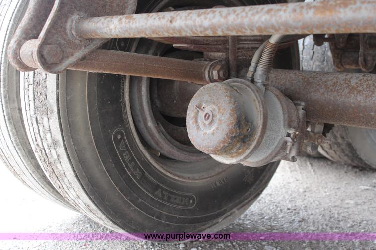 image for item K6835 1996 Trailmobile dry van trailer