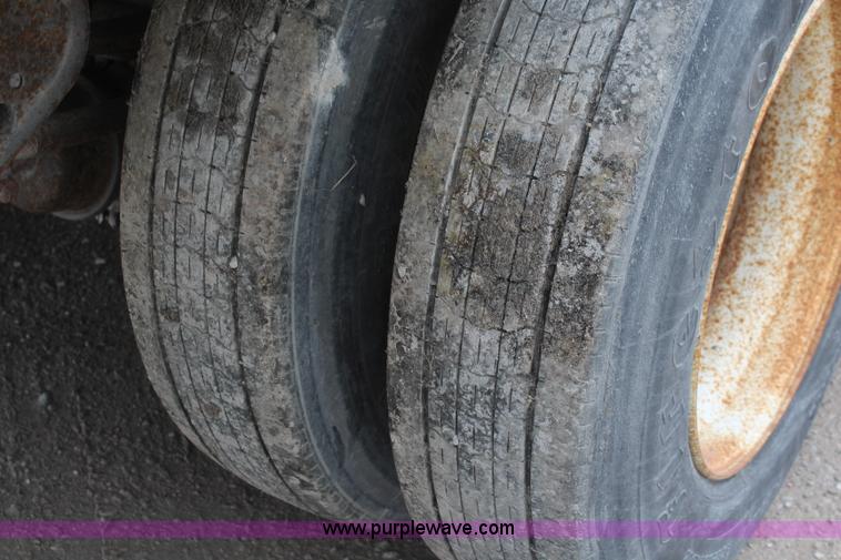 image for item K6835 1996 Trailmobile dry van trailer