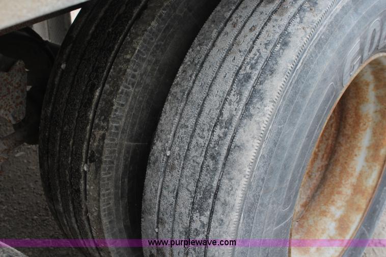 image for item K6835 1996 Trailmobile dry van trailer