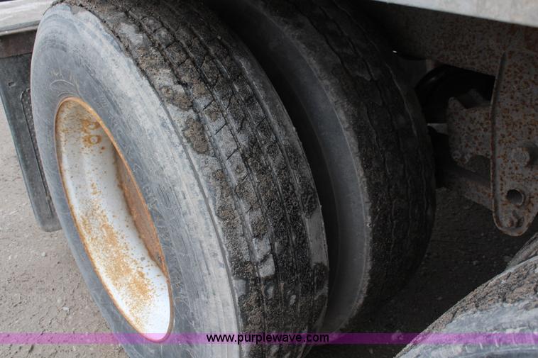 image for item K6835 1996 Trailmobile dry van trailer