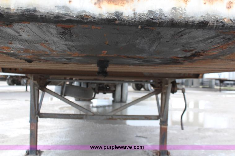 image for item K6837 2000 Wabash dry van trailer