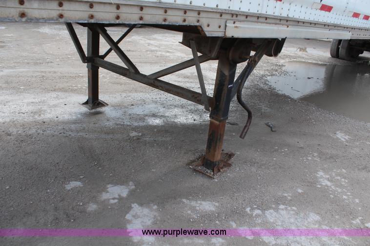 image for item K6837 2000 Wabash dry van trailer