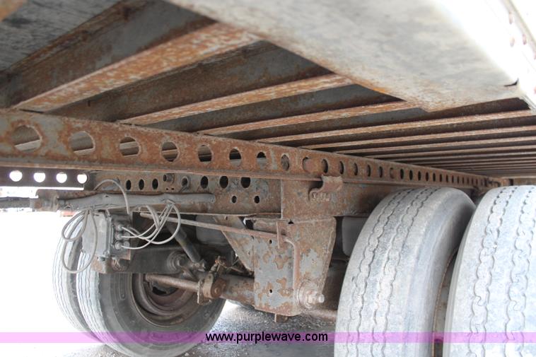 image for item K6837 2000 Wabash dry van trailer