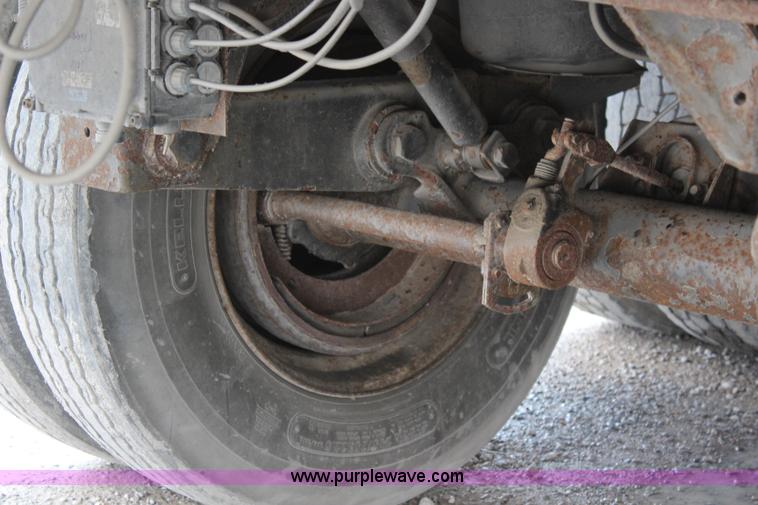 image for item K6837 2000 Wabash dry van trailer