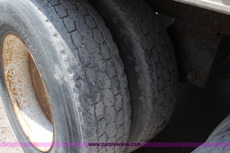 image for item K6837 2000 Wabash dry van trailer