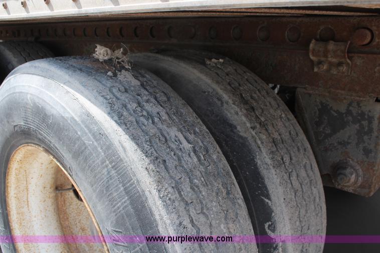 image for item K6837 2000 Wabash dry van trailer