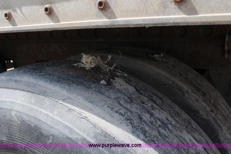 image for item K6837 2000 Wabash dry van trailer