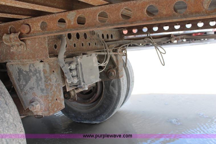 image for item K6837 2000 Wabash dry van trailer