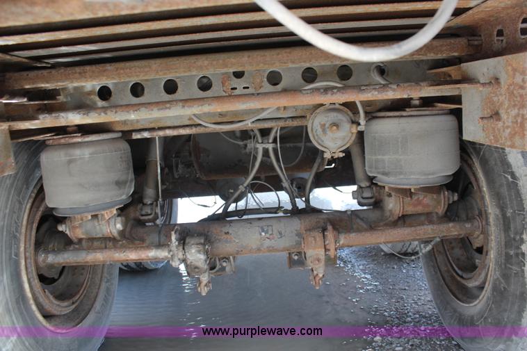 image for item K6837 2000 Wabash dry van trailer