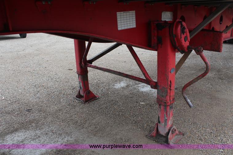 image for item K6838 2005 Transcraft Eagle flatbed trailer