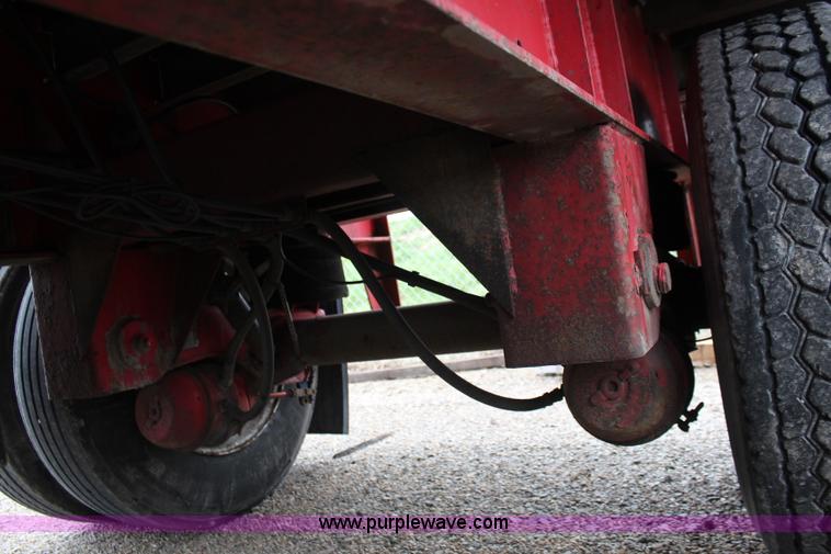 image for item K6838 2005 Transcraft Eagle flatbed trailer