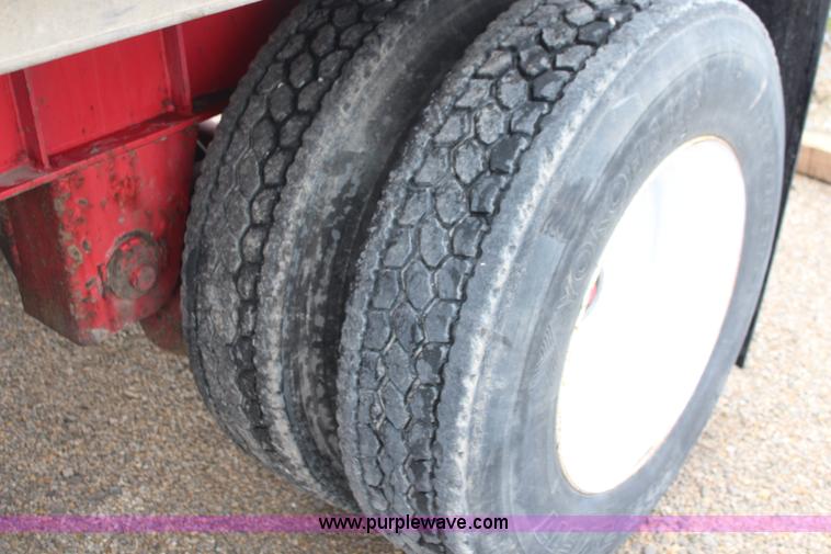 image for item K6838 2005 Transcraft Eagle flatbed trailer